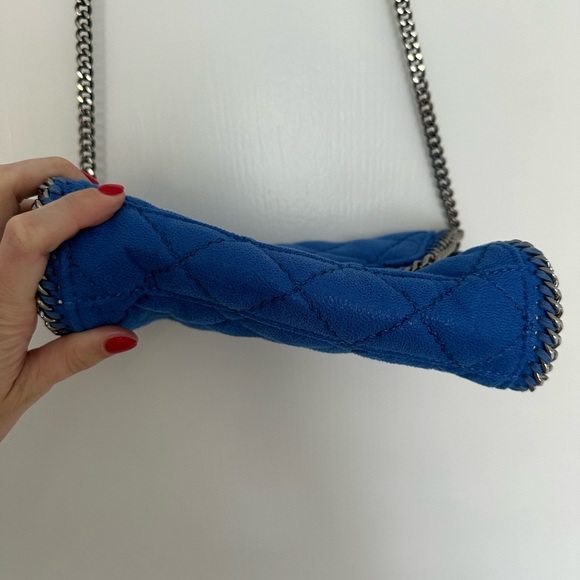 Stella McCartney Vegetarian Suede Quilted Chain-Link Crossbody Bag in Blue - Picture 6 of 16